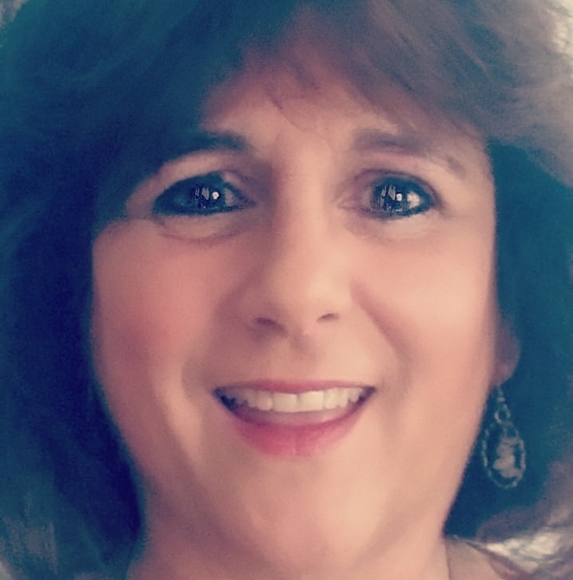 Profile Picture of Carol Mazzola (@horatio1) on Poshmark