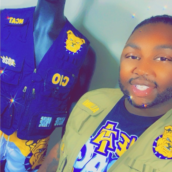 Profile Picture of Wesley Wolfe (@wwolfe33) on Poshmark