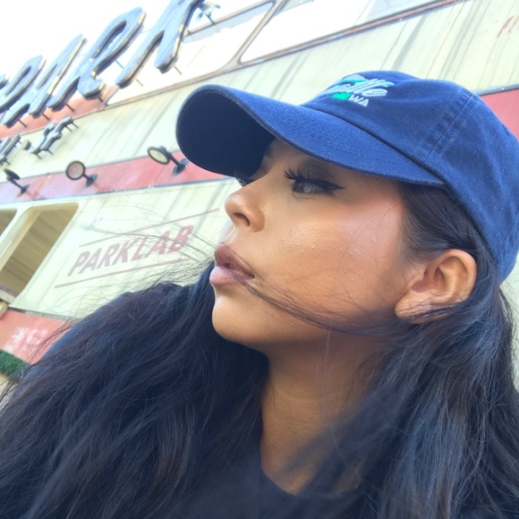 Profile Picture of Lorena Alarcon (@ovolizbeth) on Poshmark