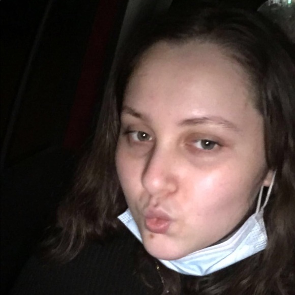 Profile Picture of Andrea Ramirez (@aandrea34) on Poshmark