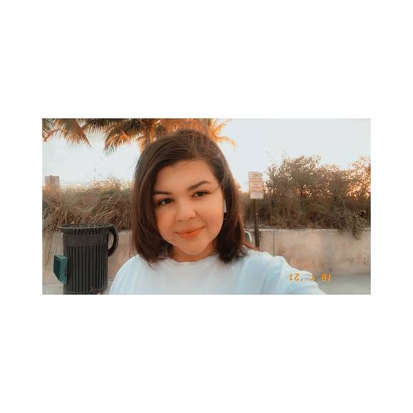 Profile Picture of Ashley Jimenez (@ashleywyatt98) on Poshmark