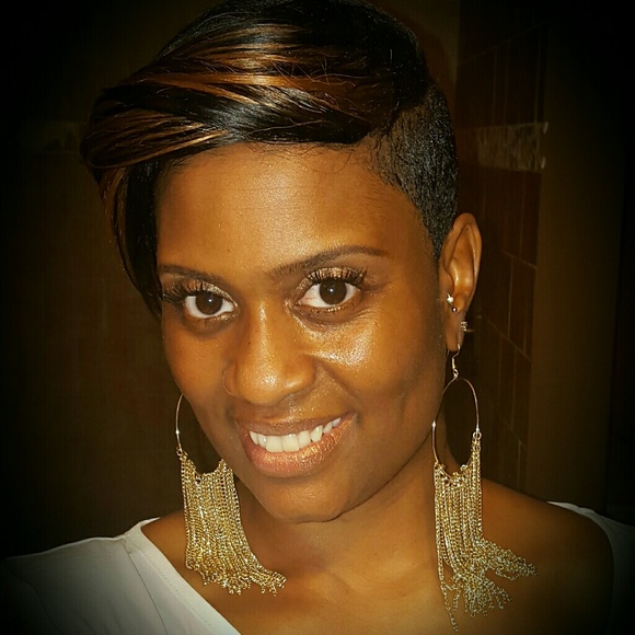 Profile Picture of Kizzy Reid (@kcreid) on Poshmark