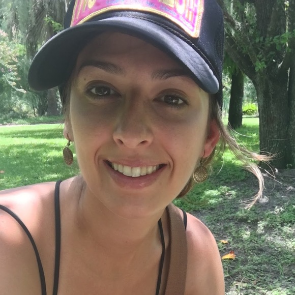 Profile Picture of Stephanie Lewkowicz (@slewkowicz1) on Poshmark