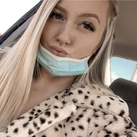 Profile Picture of Bailey Albertson (@baileysierra13) on Poshmark
