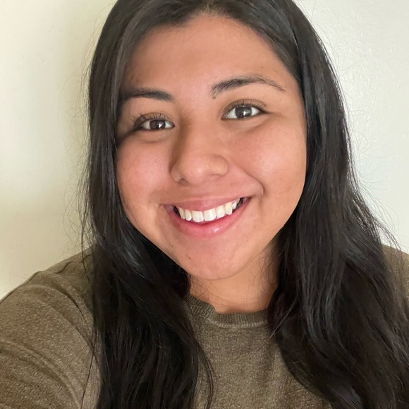 Profile Picture of Melody Alvarez? (@melodyalvare242) on Poshmark