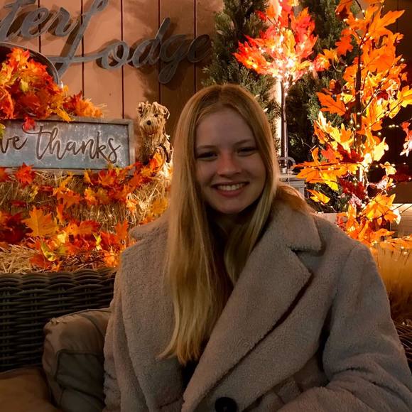 Profile Picture of Sophia Krugler (@sophiakrugler) on Poshmark