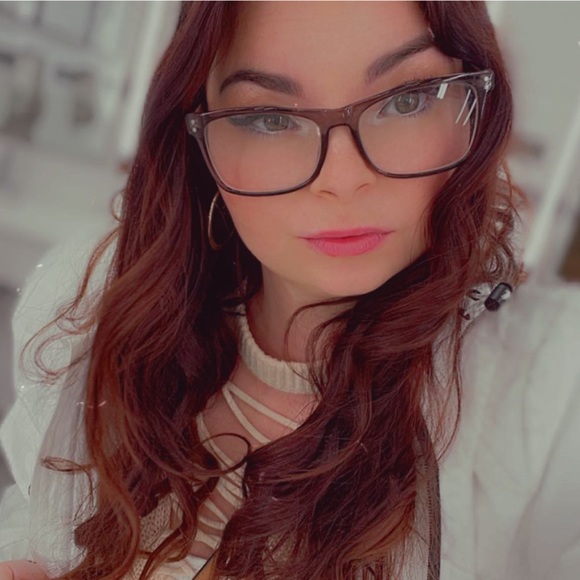 Profile Picture of Melody Umbro (@melodyumbroo) on Poshmark