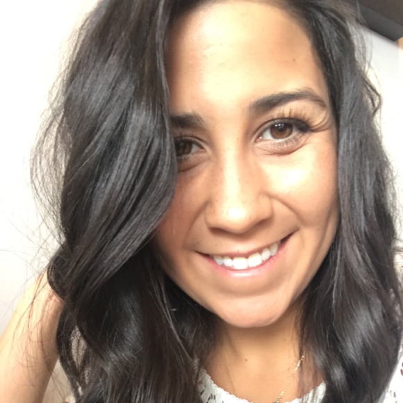 Profile Picture of Loren Poole (@loash2011) on Poshmark