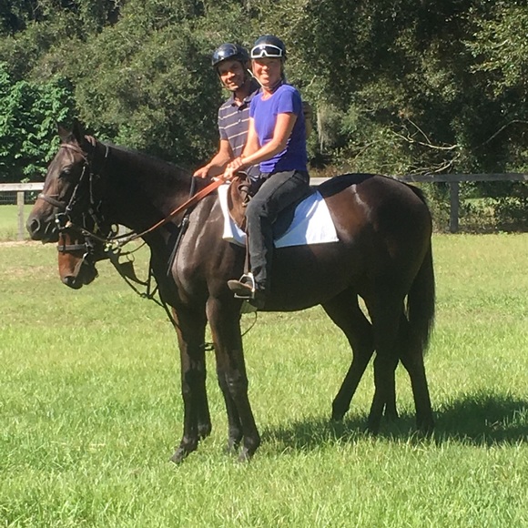 Profile Picture of Ellen Alvarez (@sunmee) on Poshmark