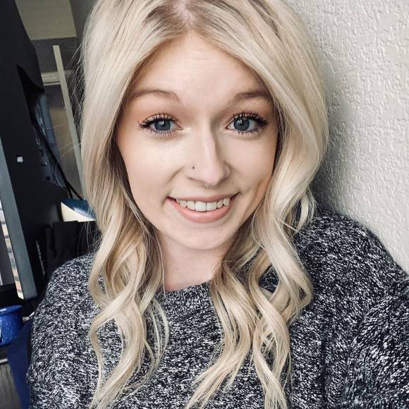 Maddie Zillmann - Poshmark Profile Picture of Maddie Zillmann (@xxmaddie) on Poshmark