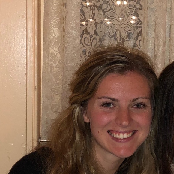 Profile Picture of Madeline Thomas (@mad112393) on Poshmark