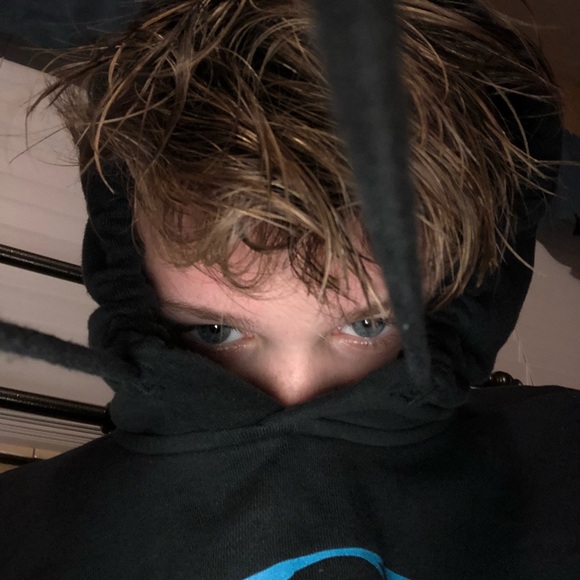 Profile Picture of Ethan Edes (@eeddee) on Poshmark