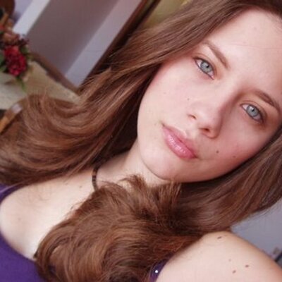 Profile Picture of Miriam Clemente (@MiriamCVella) on Twitter