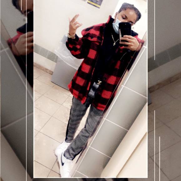 Profile Picture of Shareese Ross (@gloupbb) on Poshmark