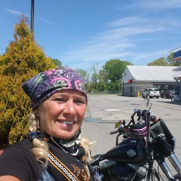 Profile Picture of Michelle Corzine (@tinkerbell_1961) on Poshmark