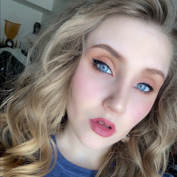 Profile Picture of Mackenzie Baumhower (@m_baumhower) on Poshmark