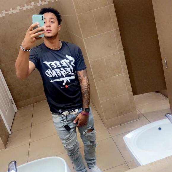 Profile Picture of Milton Thomas (@thomasmilton24) on Poshmark