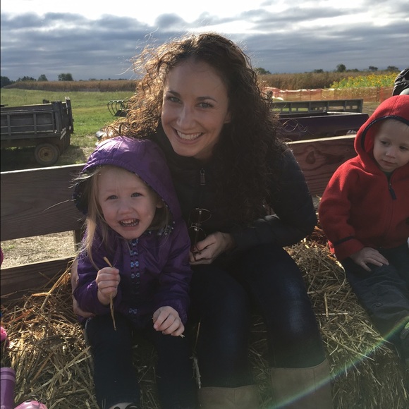 Profile Picture of Erika Bray (@erbray) on Poshmark