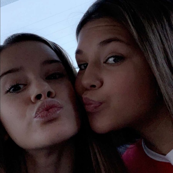 Profile Picture of Ava Leitherer (@aleitherer) on Poshmark