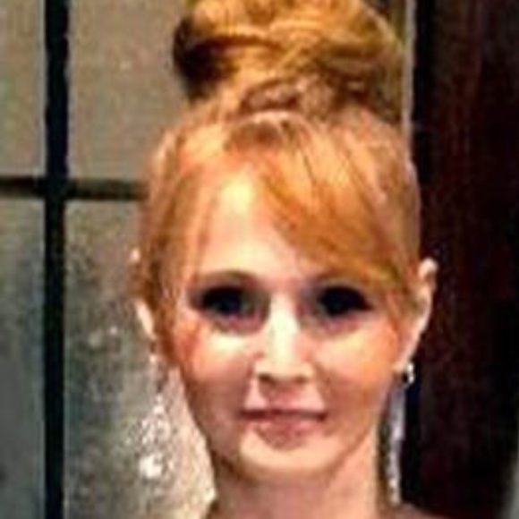 Profile Picture of Robyn gramm Grammfb (@robyngramm) on Poshmark