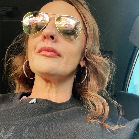 Profile Picture of Ashley Longbine (@ariley0303) on Poshmark