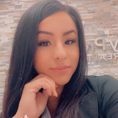 Profile Picture of Ana Velasquez (@ana_vee12) on Twitter