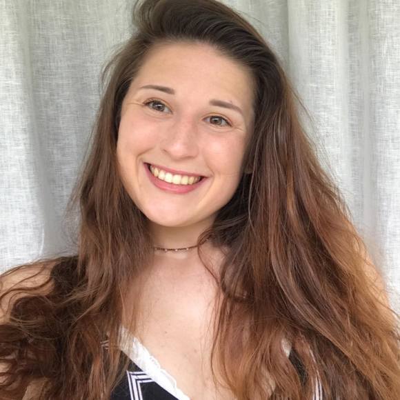 Profile Picture of Alicia Zamora (@zamalicia) on Poshmark