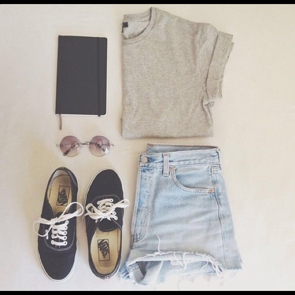 Profile Picture of Emilia Catacora (@emilia_catacora) on Poshmark