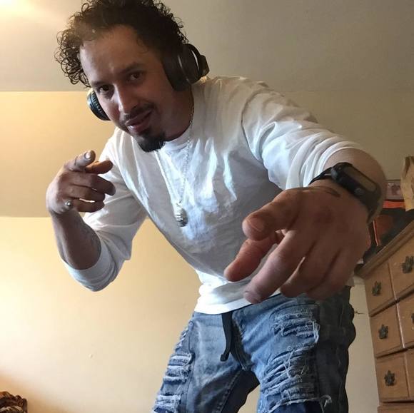 Johniell Muniz - Poshmark Profile Picture of Johniell Muniz (@lemasduro) on Poshmark