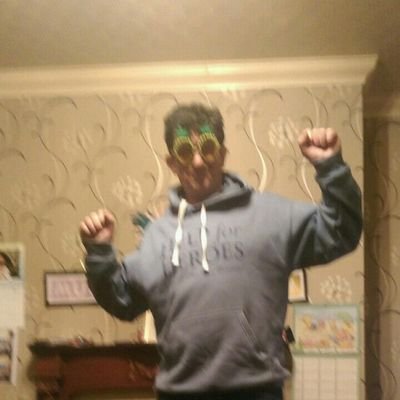 Profile Picture of Robert Esson (@94f2e91d88be410) on Twitter