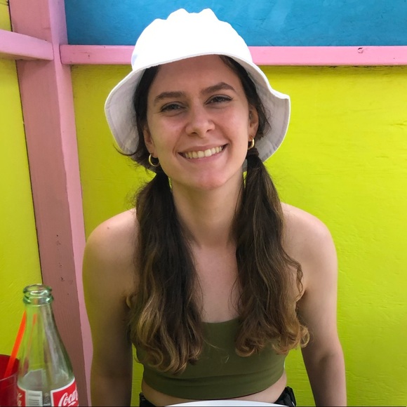 Profile Picture of Sofia Cigarroa kennedy (@sofiacigarroak) on Poshmark