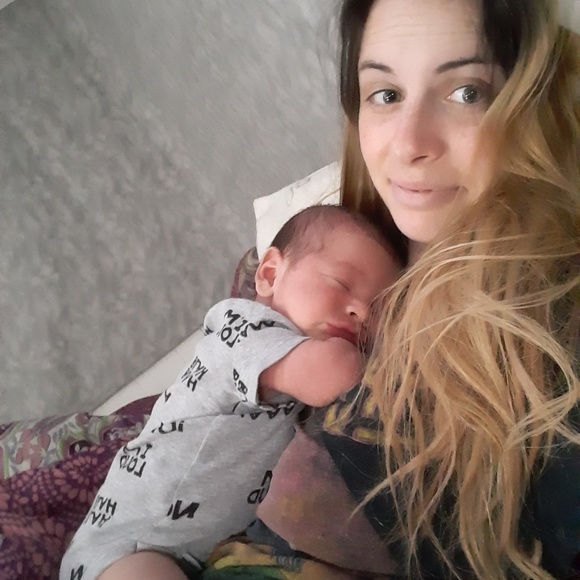 Profile Picture of Lauren Franquist (@pebbles636) on Poshmark