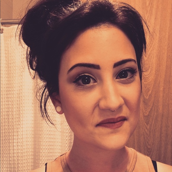 Profile Picture of Ashley Mannello (@ashleymannello) on Poshmark