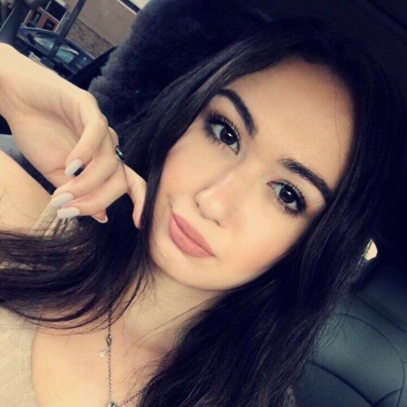 Profile Picture of Alina Shafikova (@alinashafikova) on Poshmark