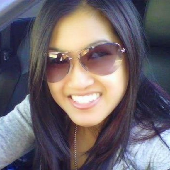Profile Picture of Nguyen Lam (@nguyen_lam) on Poshmark