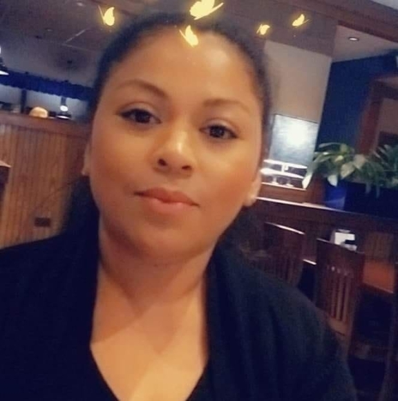 Profile Picture of Mirtha Ortiz (@mirtha508) on Poshmark