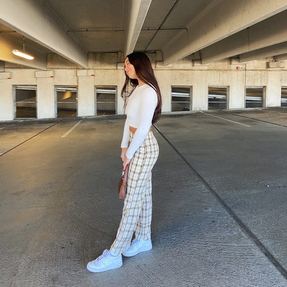 Profile Picture of Laura Tavener (@lctavener) on Poshmark