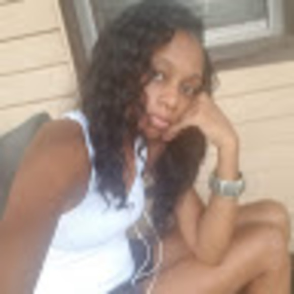 Profile Picture of Yolanda Mcfadden (@yolandamcfad106) on Poshmark