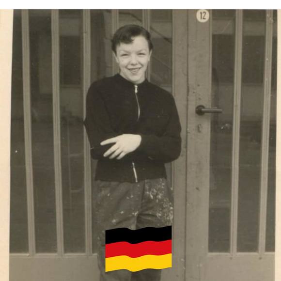 Profile Picture of Theresia Legalley (@theresrn) on Poshmark