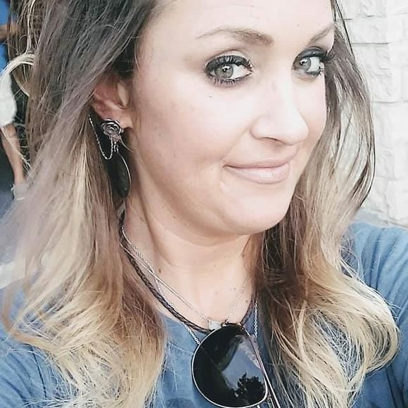 Kristen Peyton - Poshmark Profile Picture of Kristen Peyton (@kmerrywell) on Poshmark