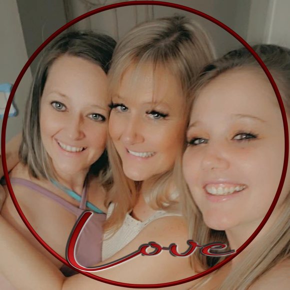 Profile Picture of Renee Keller (@renee6950) on Poshmark