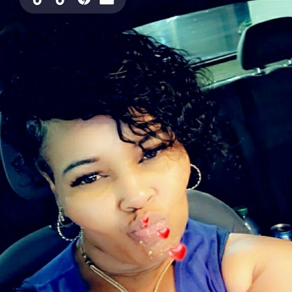 Profile Picture of Yolanda Handford (@yhandford07) on Poshmark