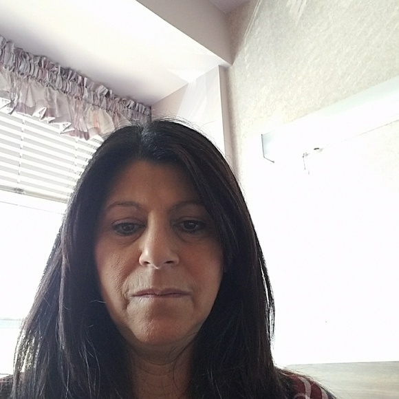 Profile Picture of Shari Brown (@sharione1) on Poshmark