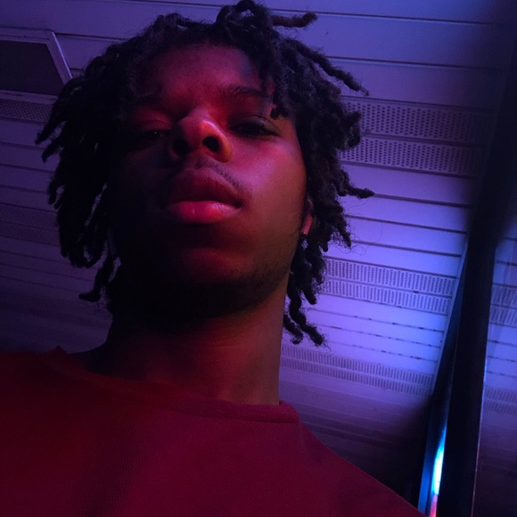 Profile Picture of Suede Steele (@suedesteele) on Poshmark