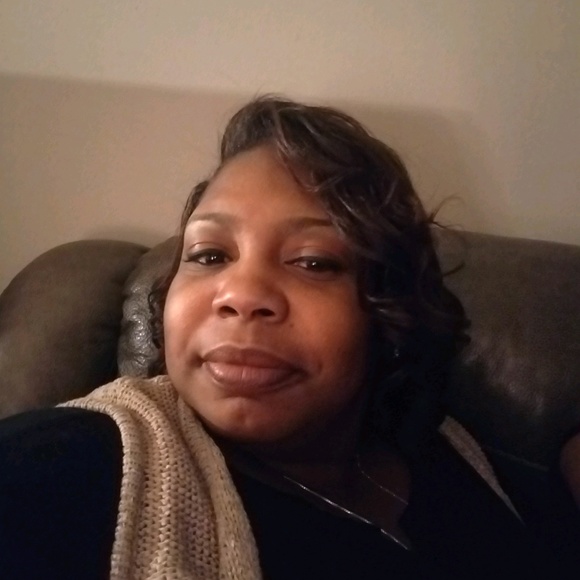 Profile Picture of Evelyn Alexander (@kymoni123) on Poshmark