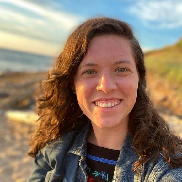 Profile Picture of Emma Badner (@emmabadner) on Poshmark