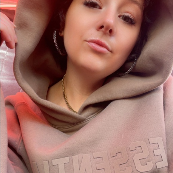 Profile Picture of Lily Rehbein (@lilyreh) on Poshmark