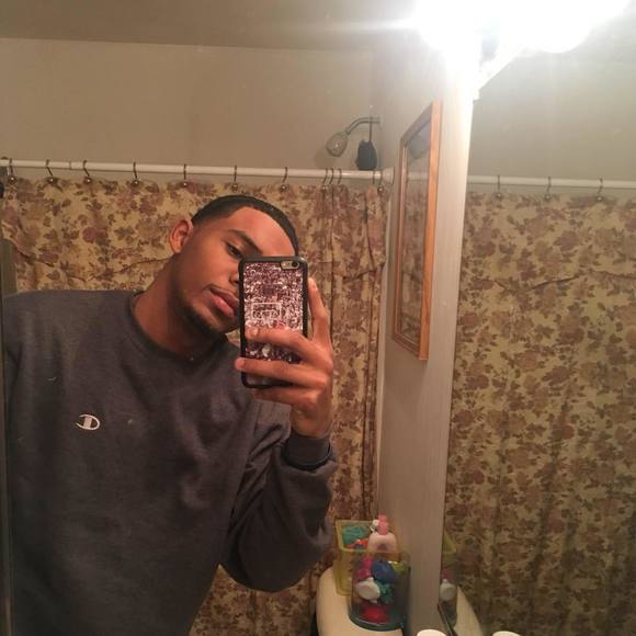 Profile Picture of Chris Louis (@clouis11) on Poshmark