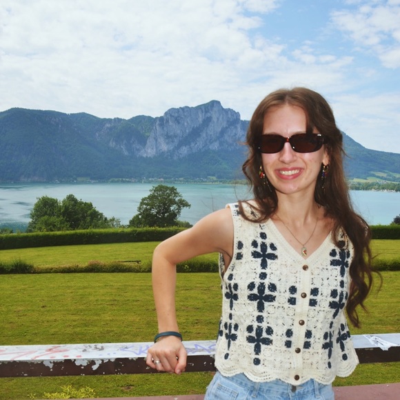 Profile Picture of Isabelle Perry (@pryisa2003) on Poshmark