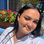 Profile Picture of Social Media Marketer | Ashleigh (@sociallyashes) on Instagram